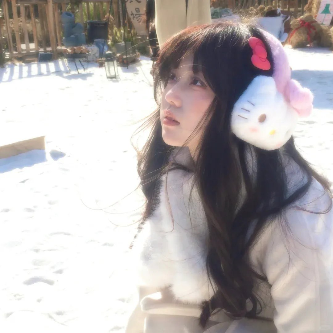 她在这里